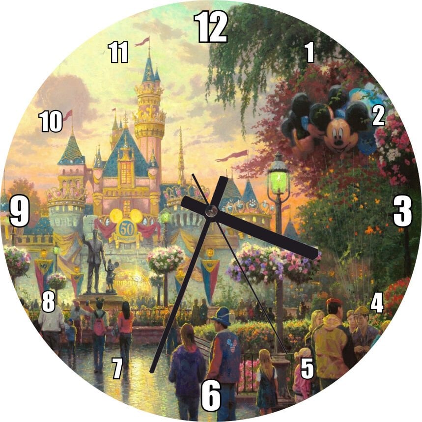 Disneyland ve Ziyaretçileri Mdf Ahşap Duvar Saati 50 cm Çap