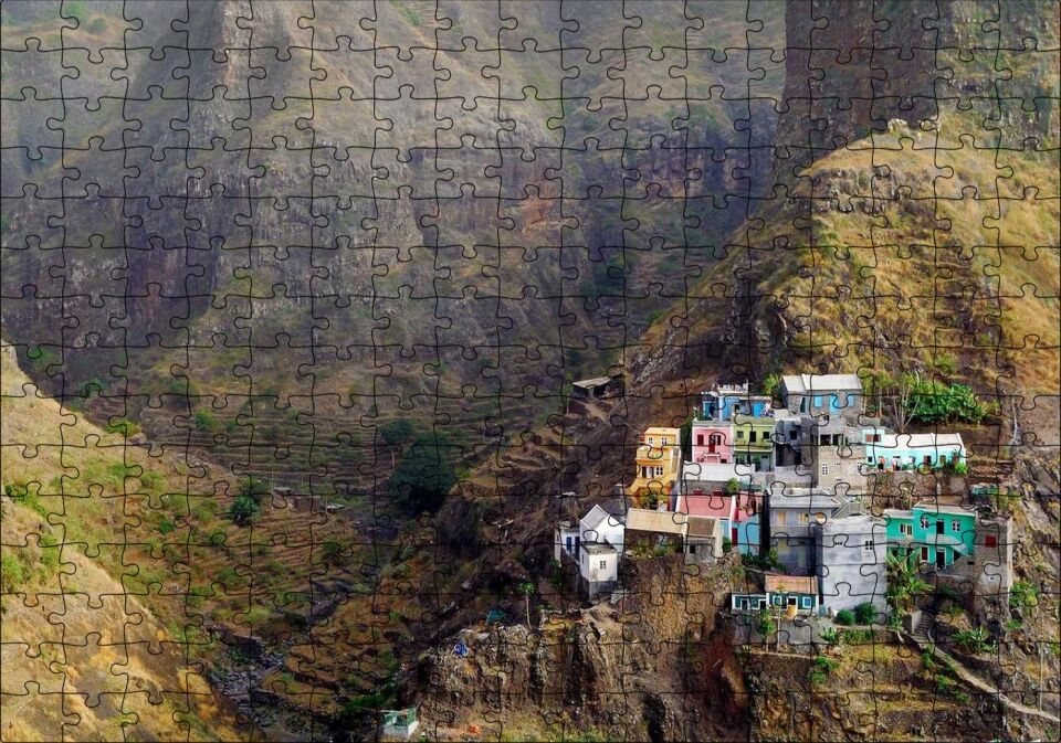 Gine Bissau Dağ Köyü Puzzle Yapboz MDF Ahşap 255 Parça 34 cm X 49 cm