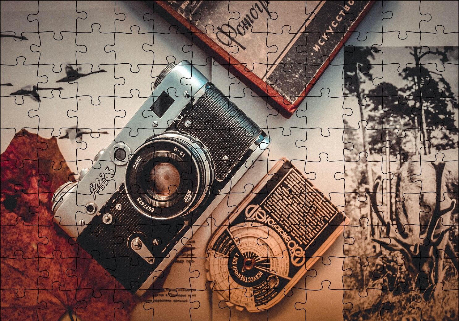 Antika Fotoğraf Makinesi ve Fotoğraflar Puzzle Yapboz MDF Ahşap 120 Parça 24 cm X 34 cm