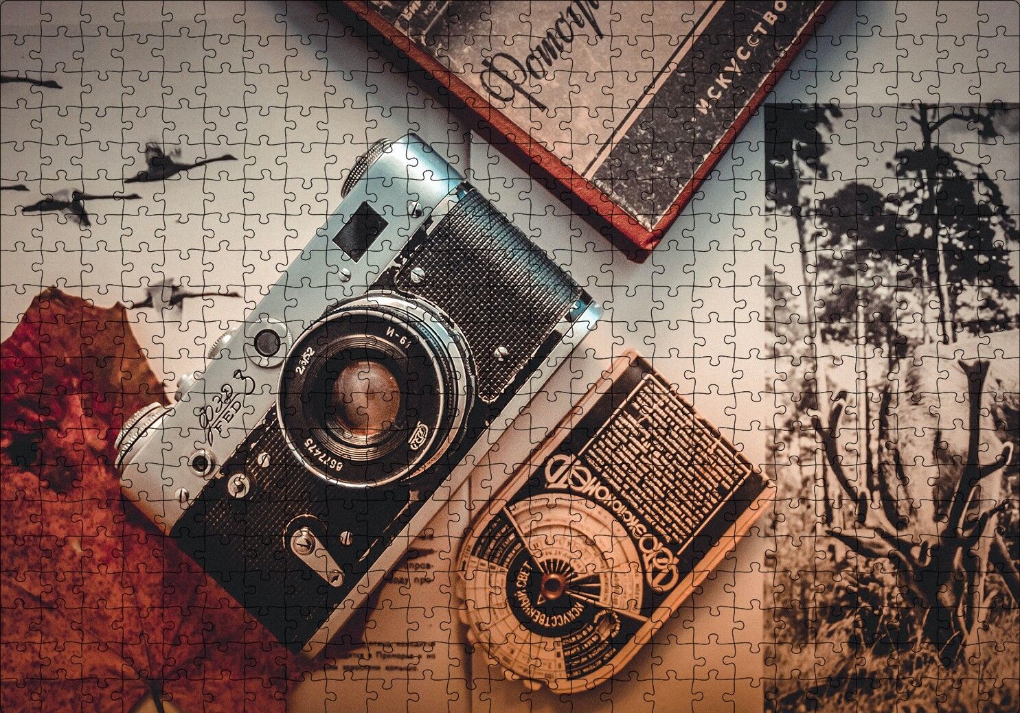 Antika Fotoğraf Makinesi ve Fotoğraflar Puzzle Yapboz MDF Ahşap 500 Parça 49 cm X 68 cm