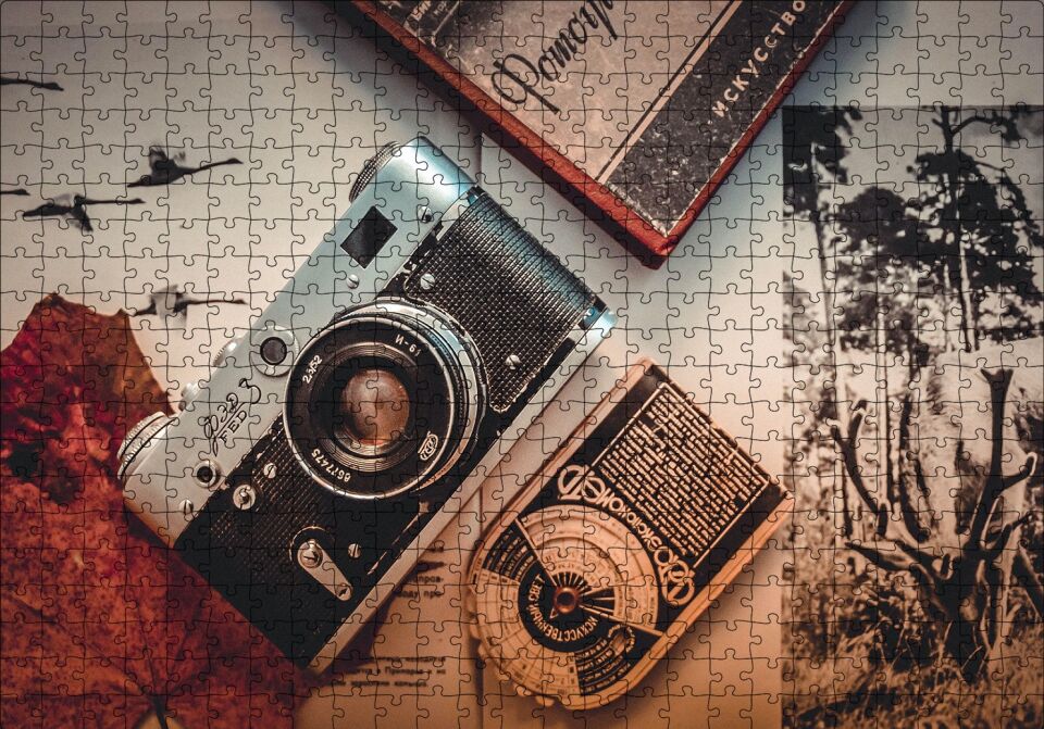 Antika Fotoğraf Makinesi ve Fotoğraflar Puzzle Yapboz MDF Ahşap 500 Parça 49 cm X 68 cm