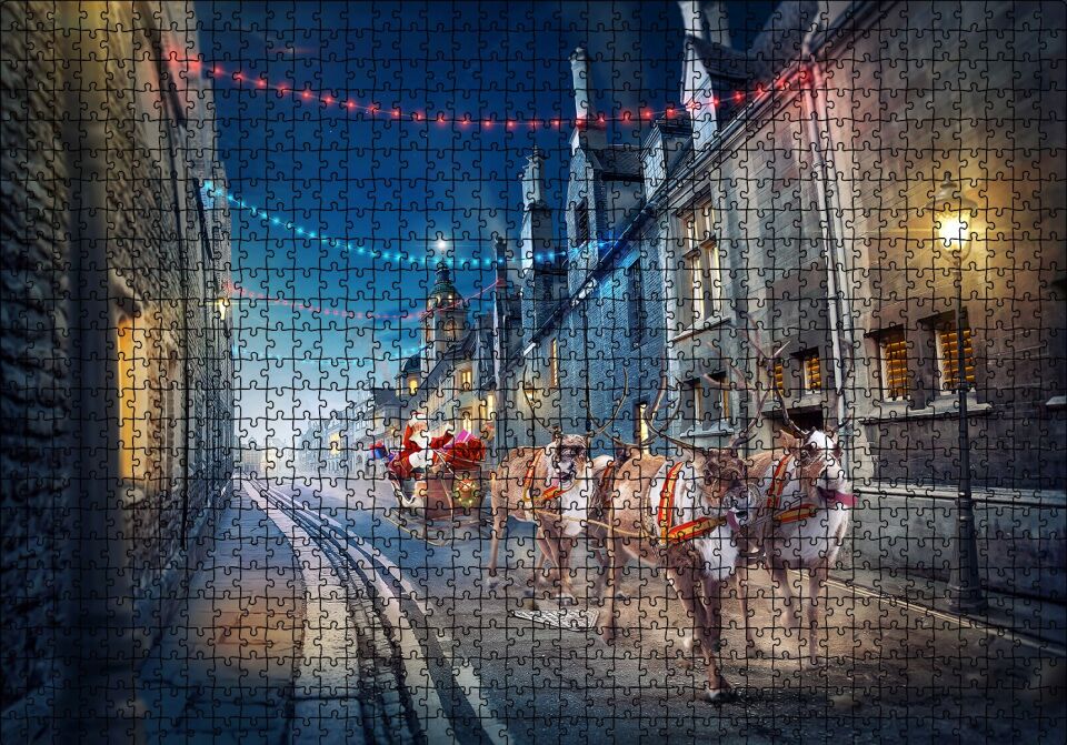 Nostaljik Sokakta Noel Baba ve Geyikleri Puzzle Yapboz MDF Ahşap 1000 Parça 49 cm X 68 cm