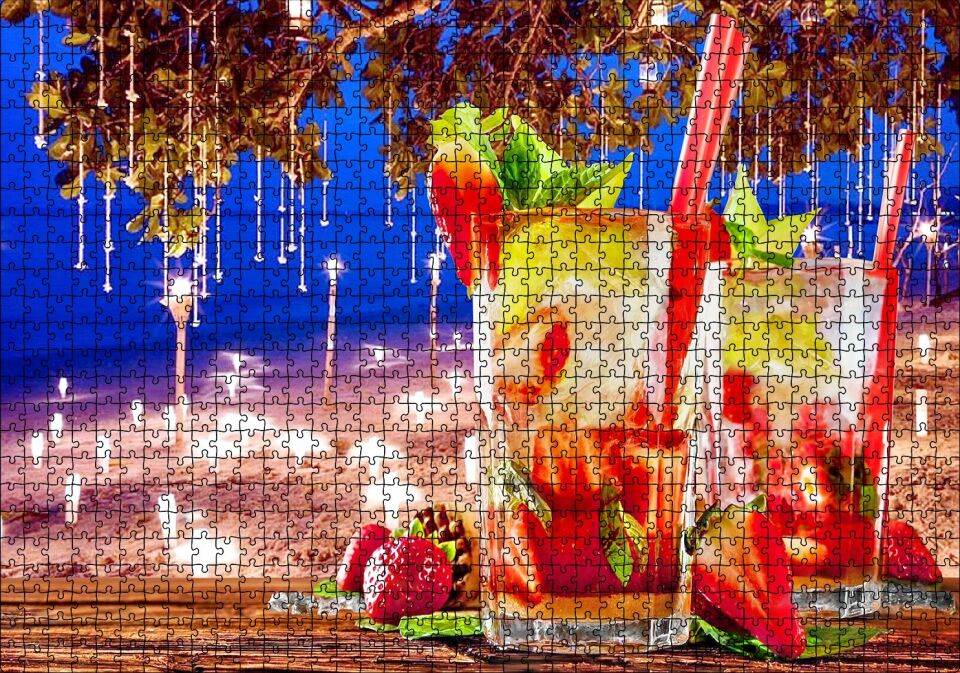 Sahilde Masa ve Üzerinde Çilekli Kokteyller Puzzle Yapboz MDF Ahşap 1000 Parça 49 cm X 68 cm