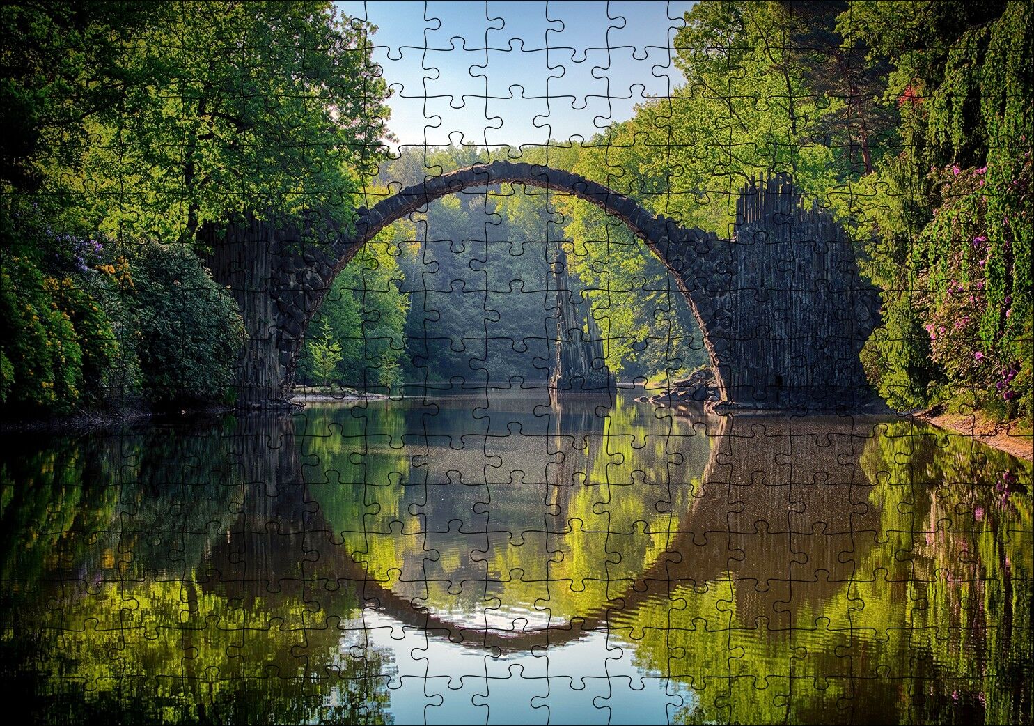 Ormandaki Kavisli Köprü ve Sudaki Aksi Puzzle Yapboz MDF Ahşap 255 Parça 34 cm X 49 cm