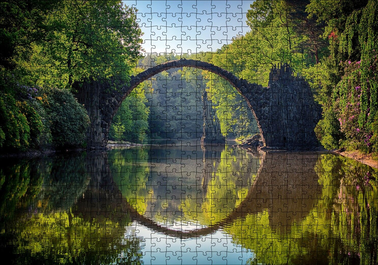 Ormandaki Kavisli Köprü ve Sudaki Aksi Puzzle Yapboz MDF Ahşap 500 Parça 49 cm X 68 cm