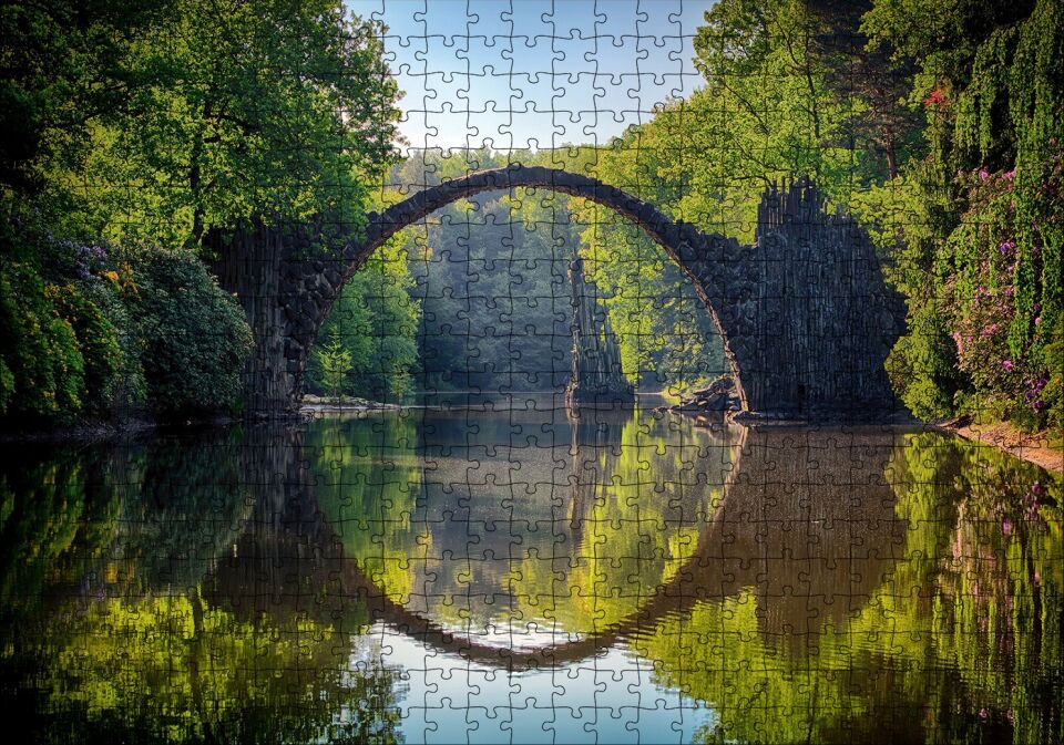 Ormandaki Kavisli Köprü ve Sudaki Aksi Puzzle Yapboz MDF Ahşap 500 Parça 49 cm X 68 cm