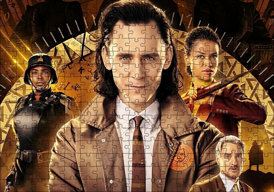 Beyaz Gömlek ve Kravatlı Loki ile Karakterler Puzzle Yapboz MDF Ahşap 255 Parça 34 cm X 49 cm