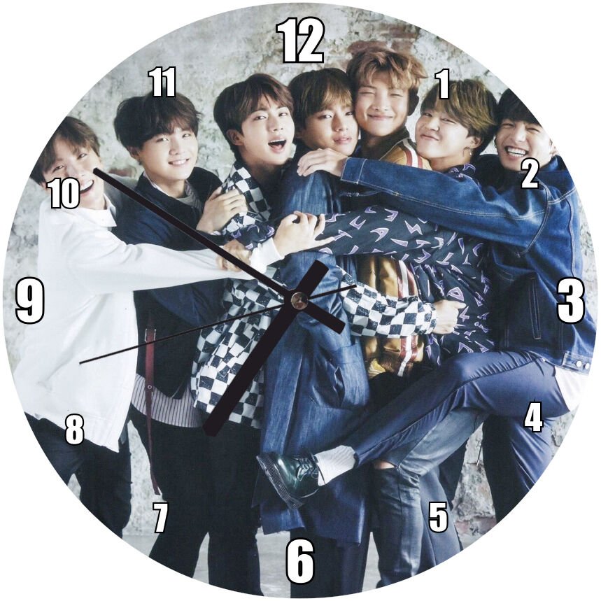 BTS Koreli Gençler Sarmaş Dolaş Mdf Ahşap Duvar Saati 30 cm Çap