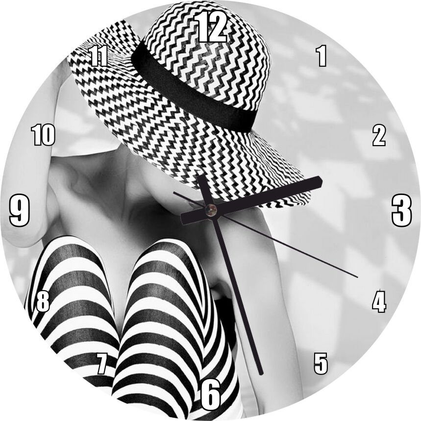 Hipnoz Desenli Çoraplar ve Şapka Görseli Mdf Ahşap Duvar Saati