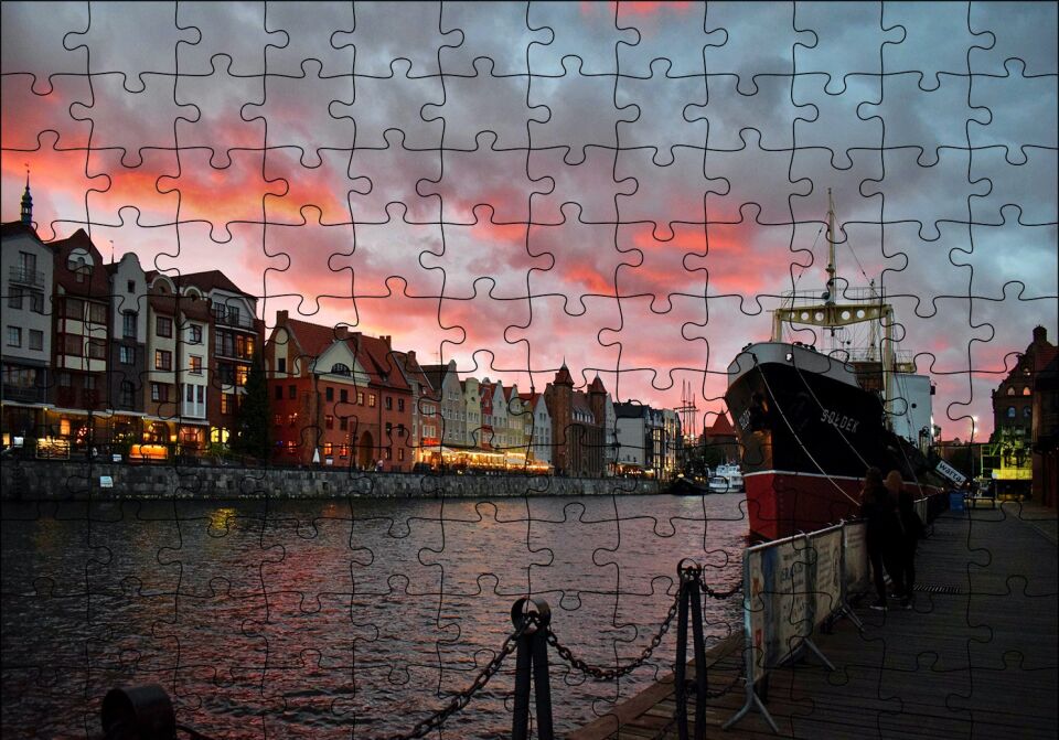Günbatımında Kanal Binalar ve Gemi Puzzle Yapboz MDF Ahşap