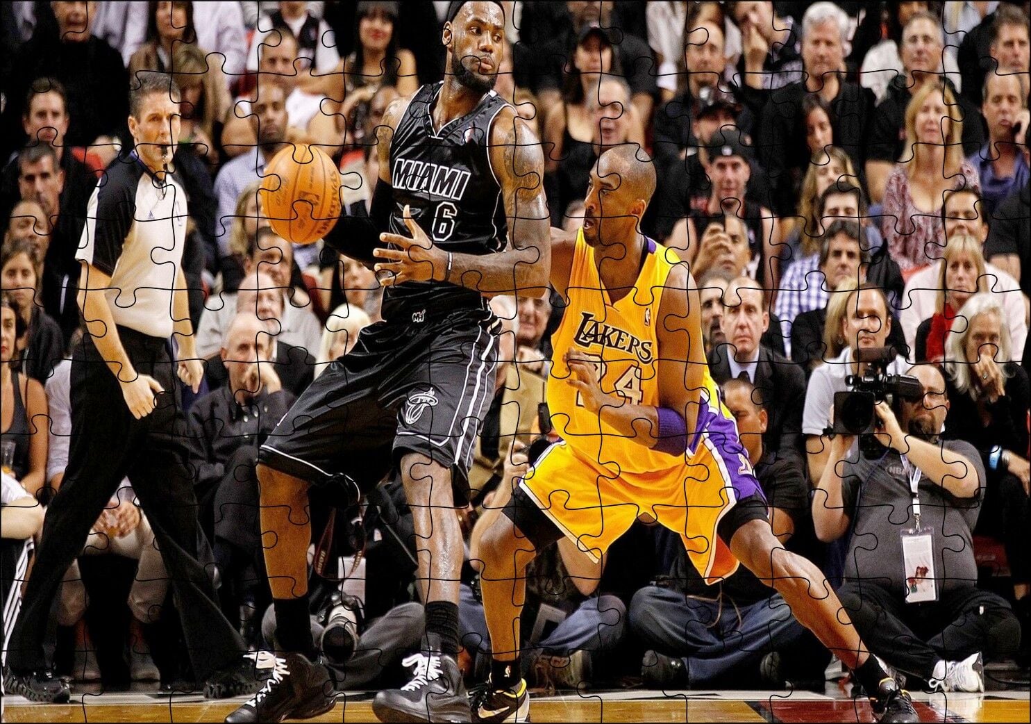Lebron James Kobe Bryant'a Karşı Puzzle Yapboz MDF Ahşap 120 Parça 24 cm X 34 cm