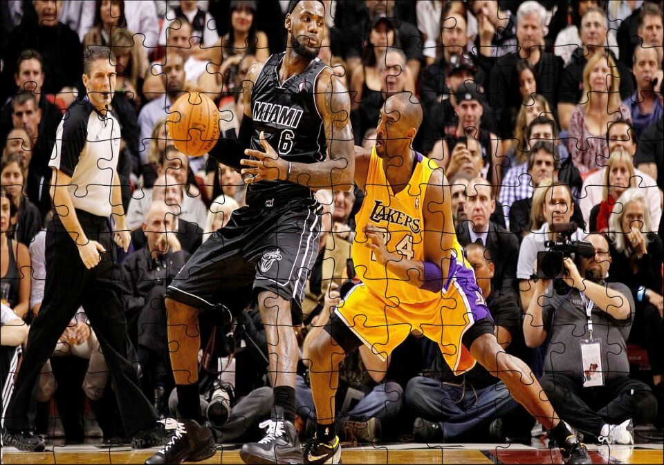 Lebron James Kobe Bryant'a Karşı Puzzle Yapboz MDF Ahşap 120 Parça 24 cm X 34 cm