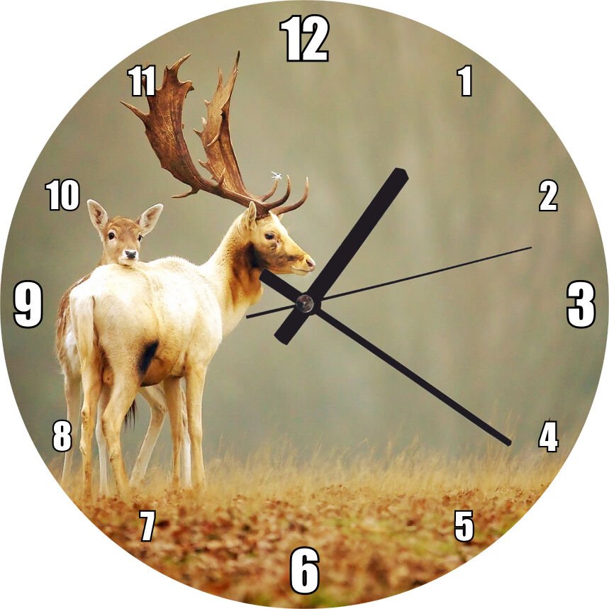 Yerde Sonbahar Yaprakları ve Anne Geyikle Yavrusu Görseli Mdf Ahşap Duvar Saati