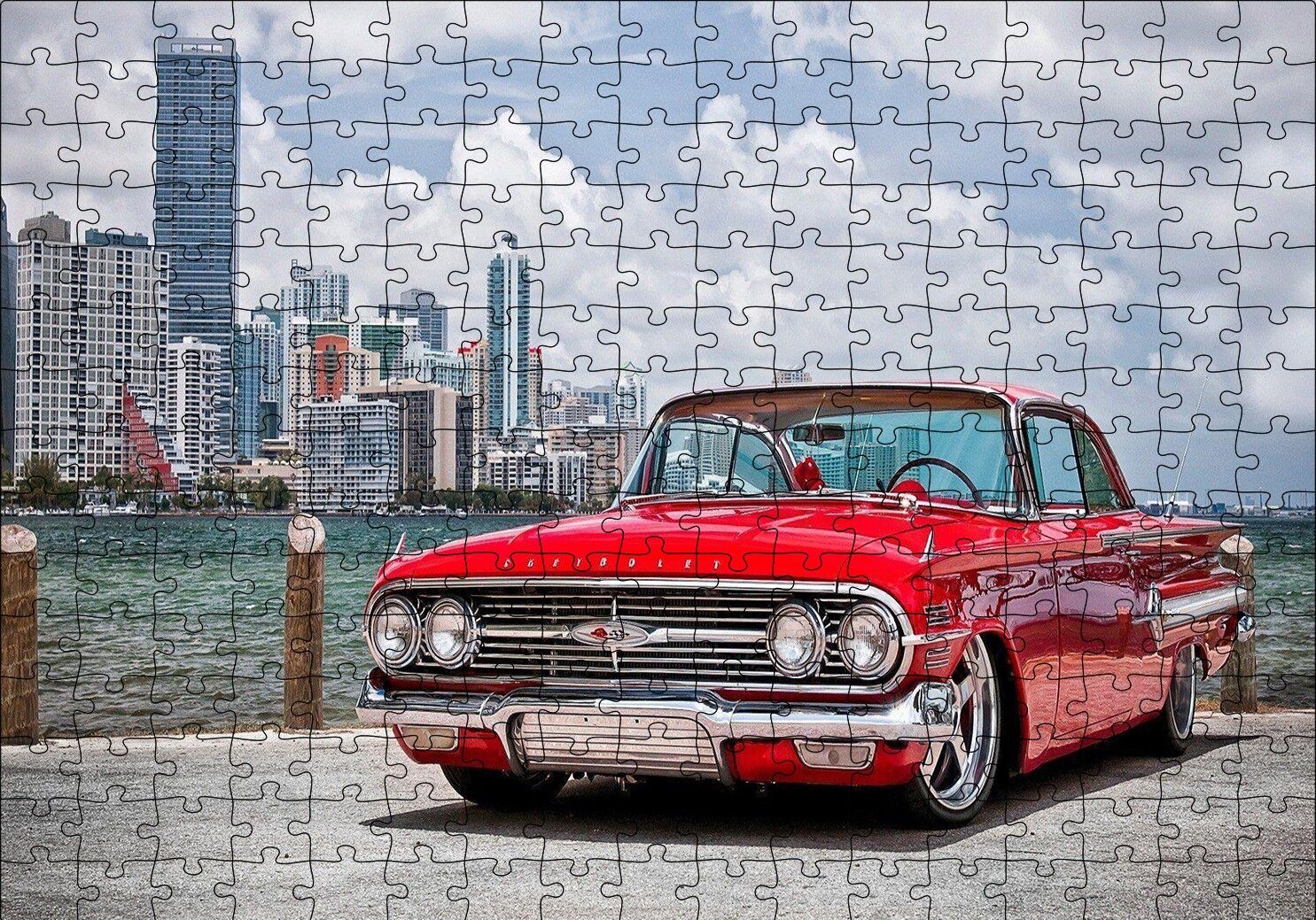 Kırmızı Chevrolet Impala ve Gökdelenler Puzzle Yapboz MDF Ahşap 255 Parça 34 cm X 49 cm